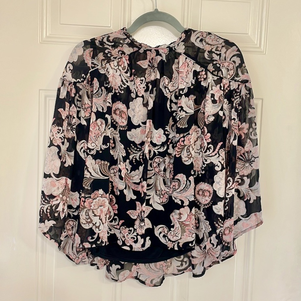 LOFT floral bell ruffle sleeves blouse